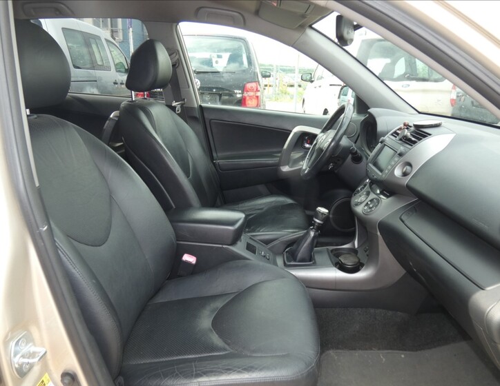 Toyota RAV4 10