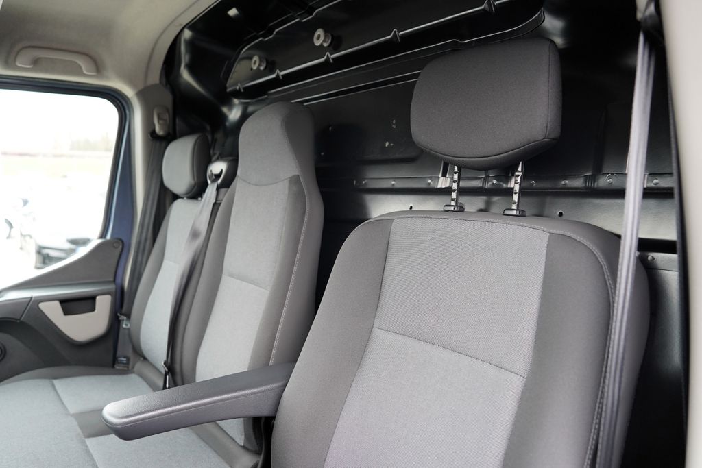 Nissan NV400