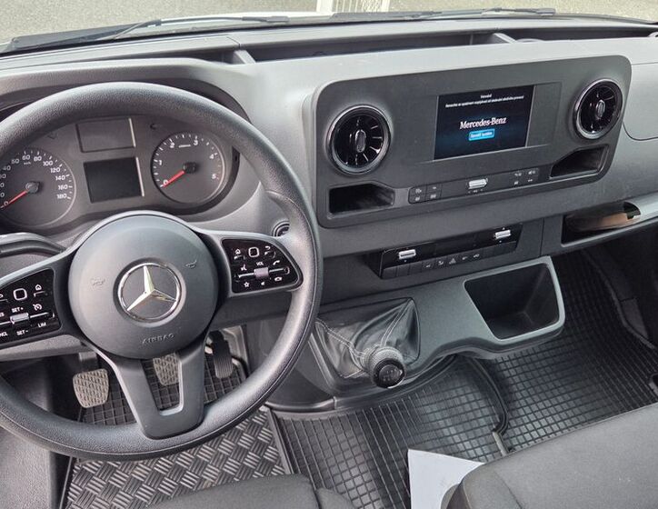 Mercedes-Benz Sprinter 9