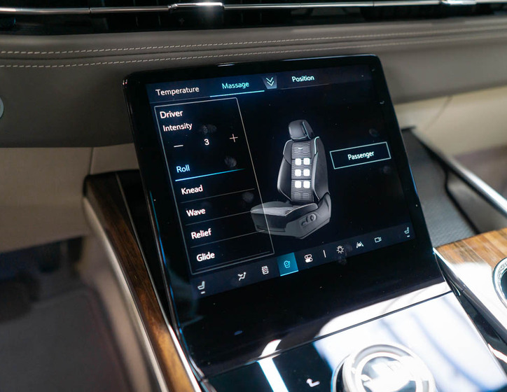 Cadillac Escalade 32