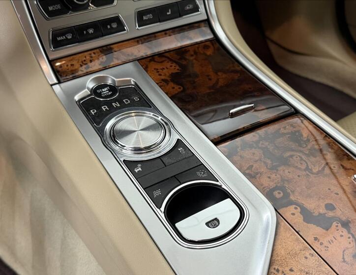 Jaguar XF 16