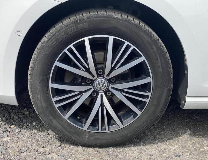 Volkswagen Golf 9