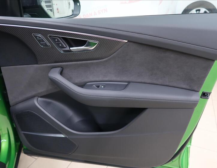 Audi RS Q8 13