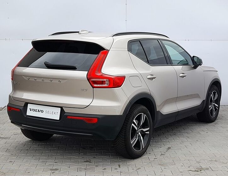 Volvo XC40 9