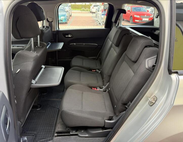 Peugeot 5008 12