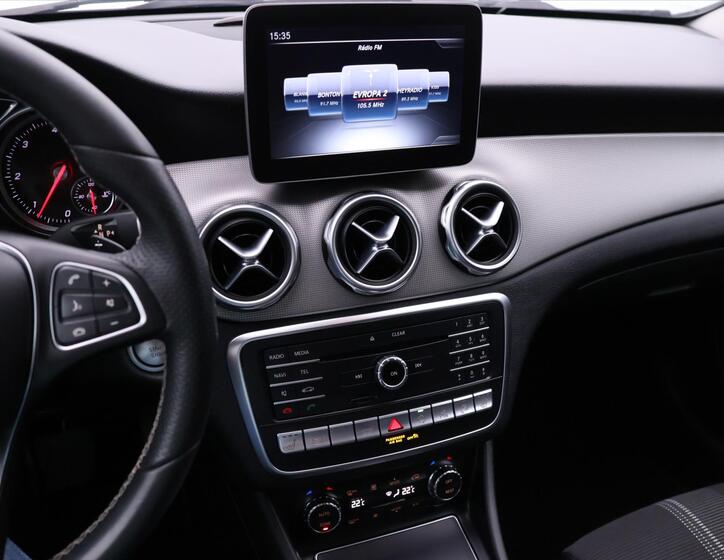 Mercedes-Benz GLA 28