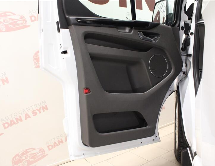 Ford Tourneo Custom 9