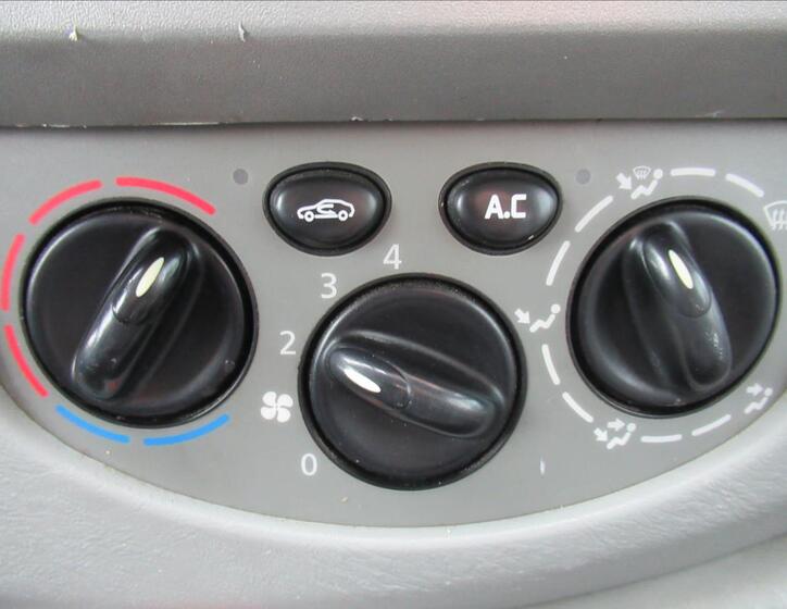 Renault Trafic 14