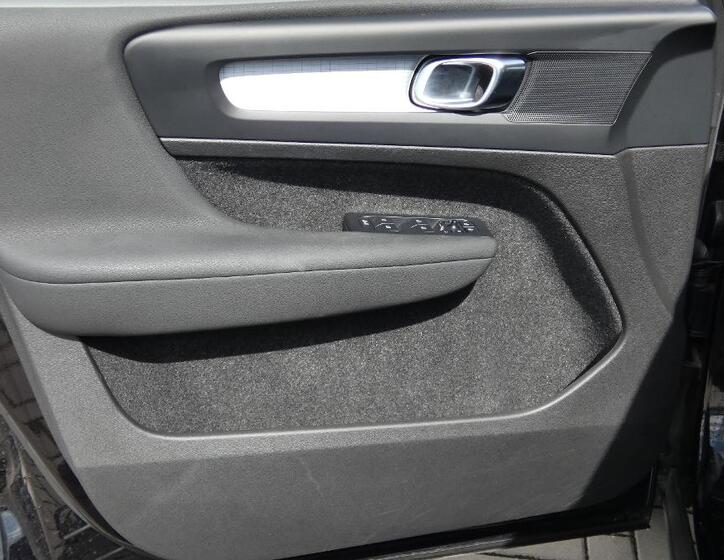 Volvo XC40 8