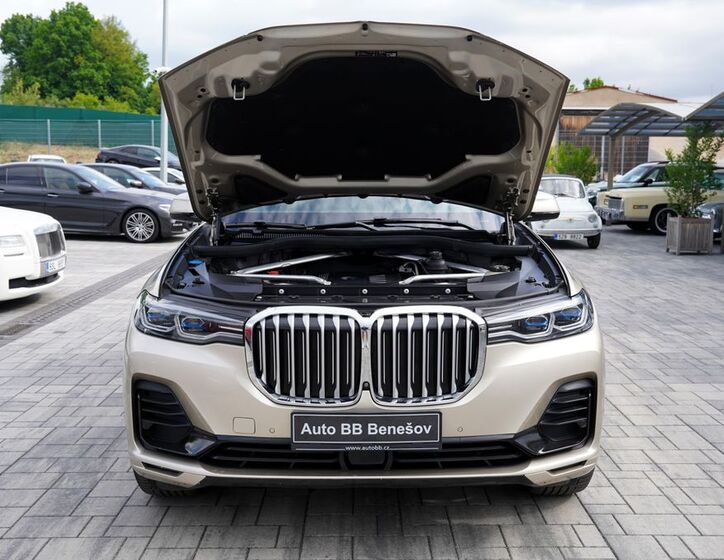 BMW X7 9