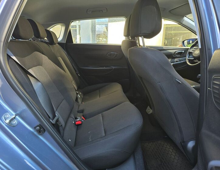 Hyundai i20 24