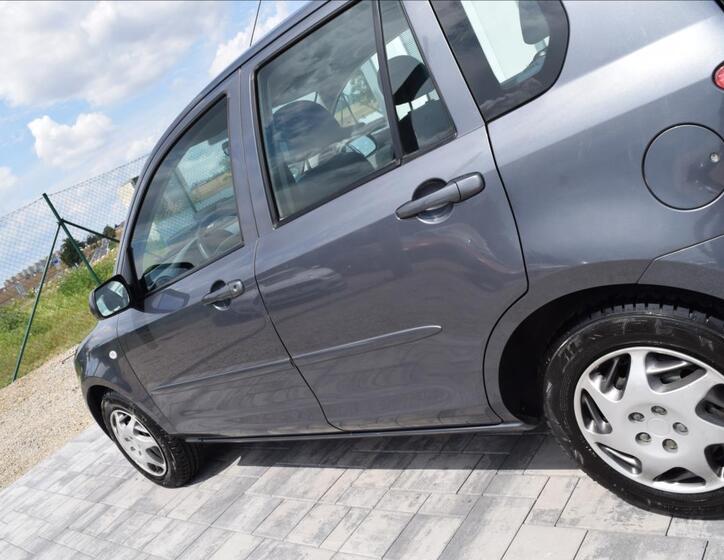 Mazda 2 11