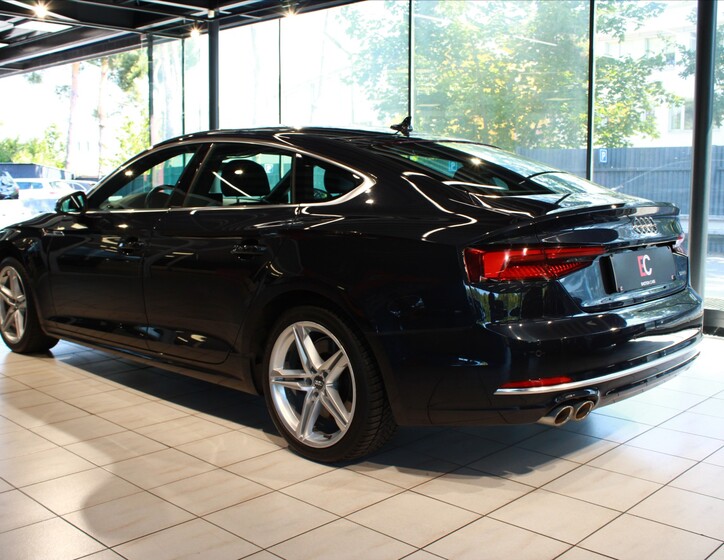Audi A5 4