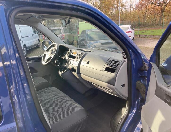Volkswagen Caravelle 26