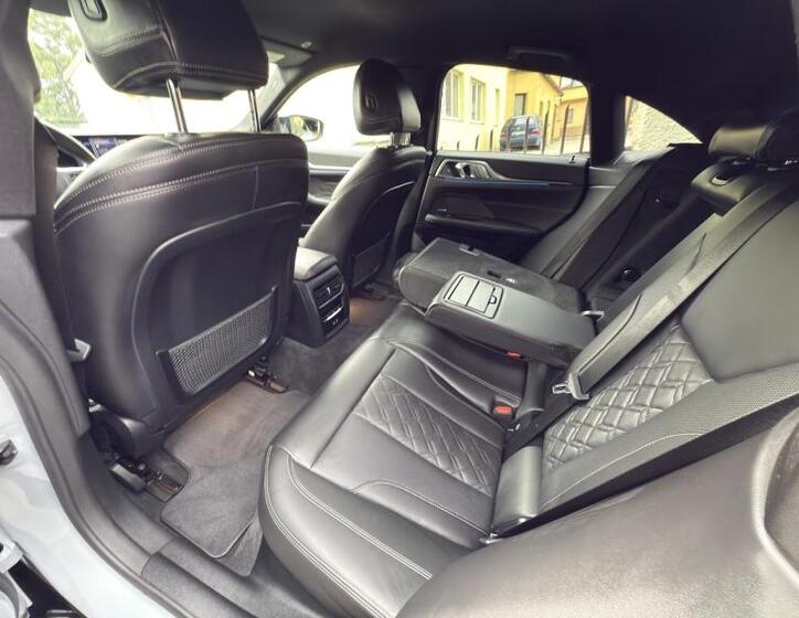 BMW i4 10