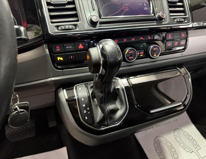 Volkswagen Multivan 16