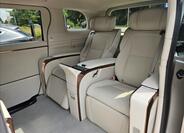 Lexus LM 350h 8