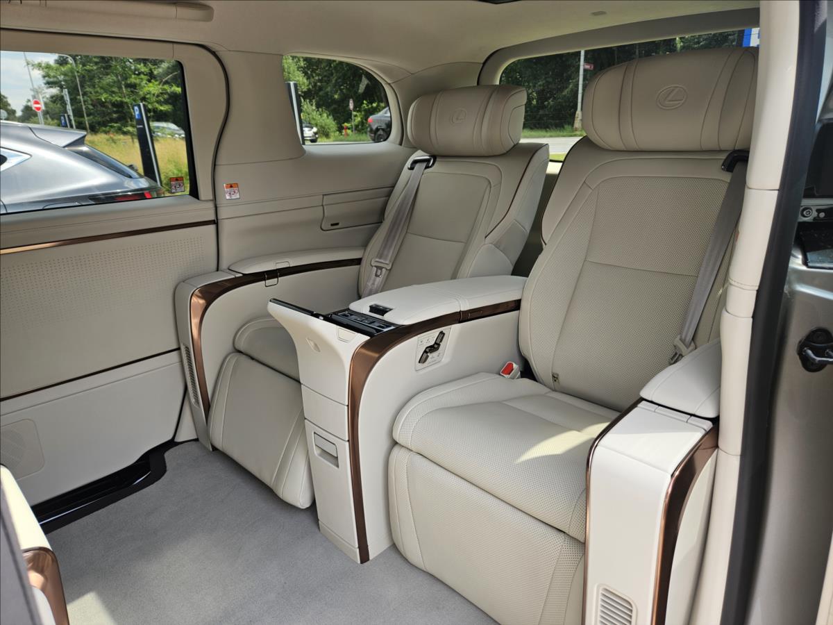 Lexus LM 350h