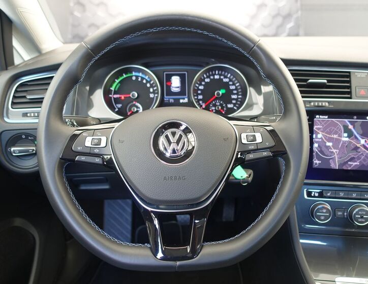 Volkswagen Golf 10