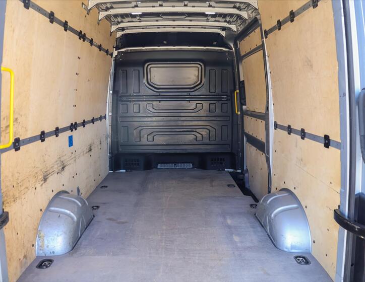 Volkswagen Crafter 10