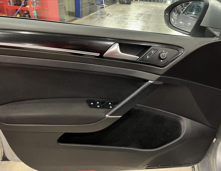 Volkswagen Golf 12