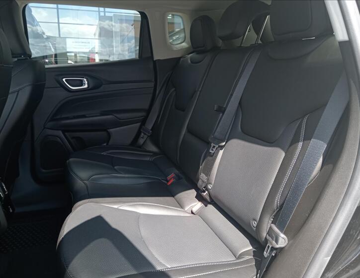 Jeep Compass 13