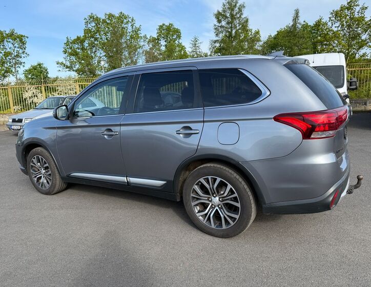 Mitsubishi Outlander 4