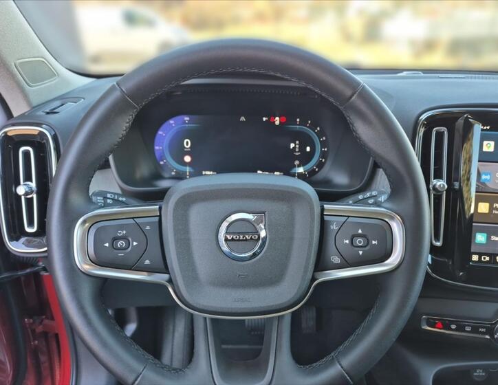 Volvo XC40 8