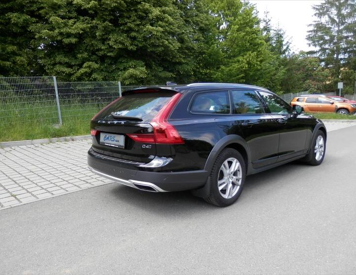 Volvo V90 9