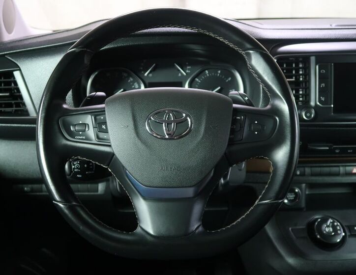 Toyota ProAce 17