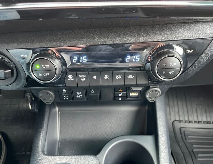 Toyota Hilux 28
