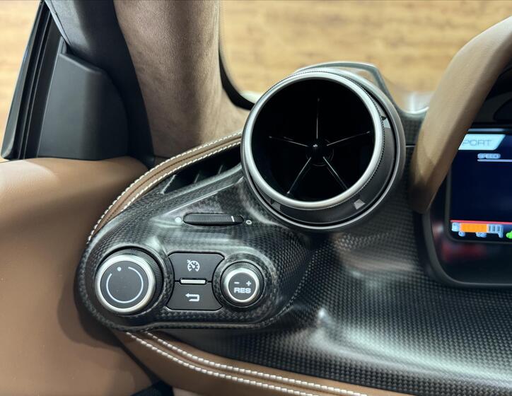 Ferrari F8 23