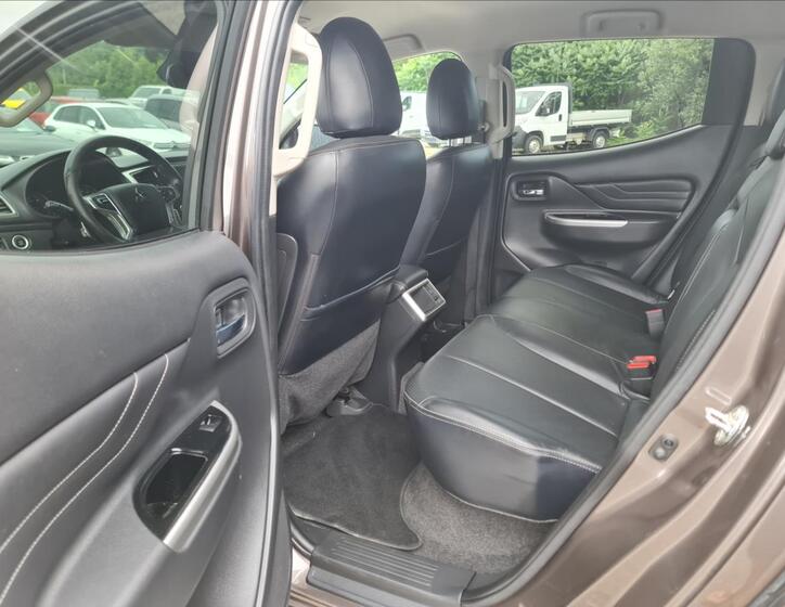 Mitsubishi L200 9