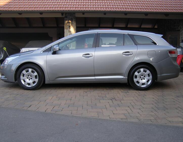 Toyota Avensis 2