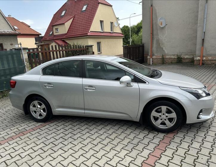 Toyota Avensis 2