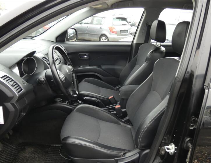 Peugeot 4007 8