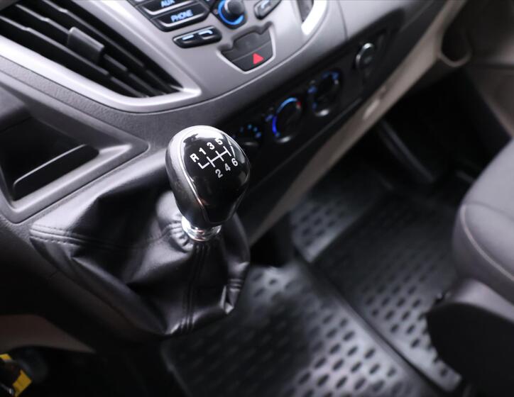 Ford Tourneo Custom 27