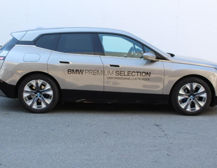 BMW iX 2