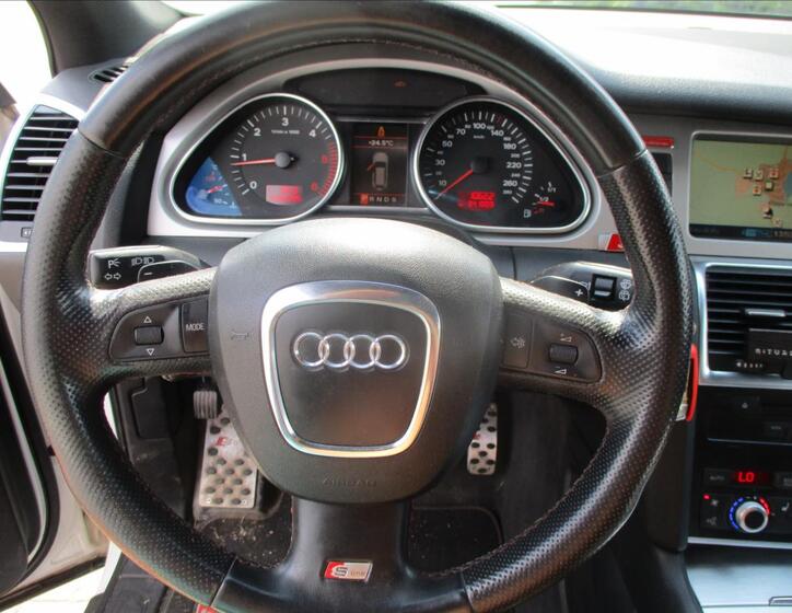 Audi Q7 17