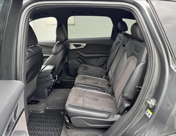 Audi Q7 19