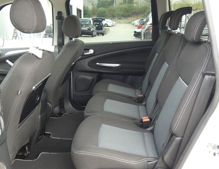 Ford Galaxy 28