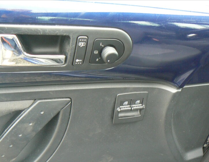 Volkswagen New Beetle 9