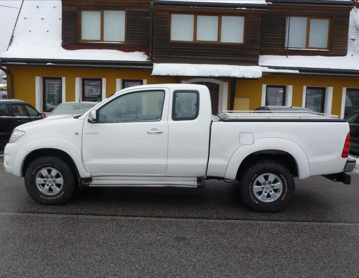 Toyota Hilux 8
