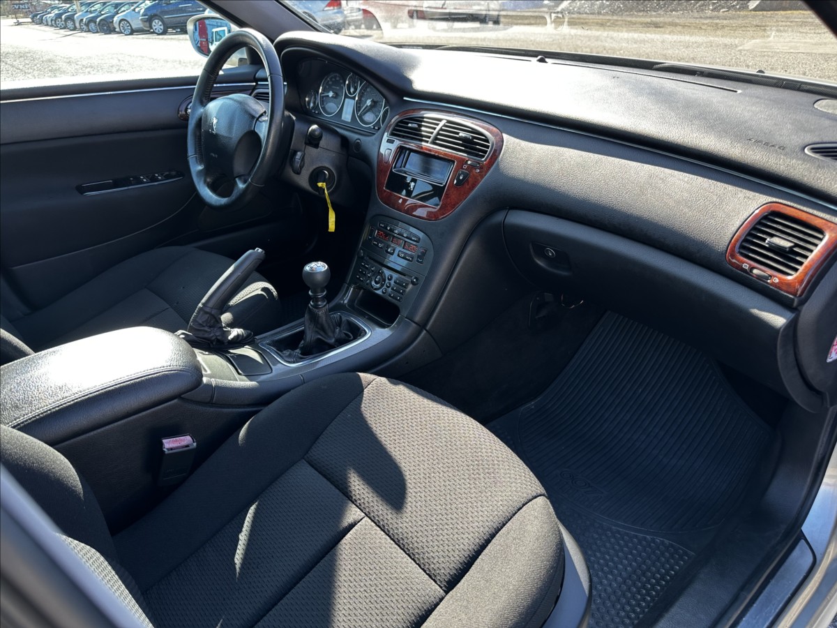 Peugeot 607