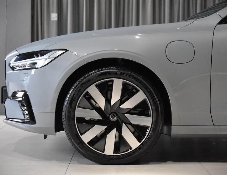 Volvo V90 11