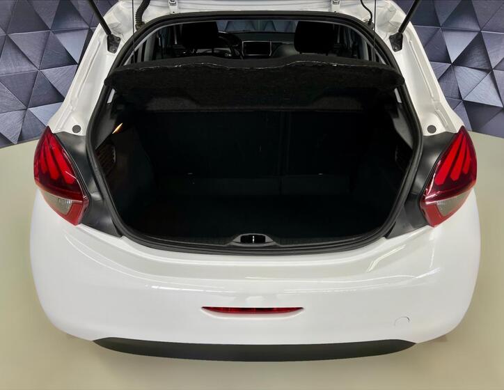 Peugeot 208 18