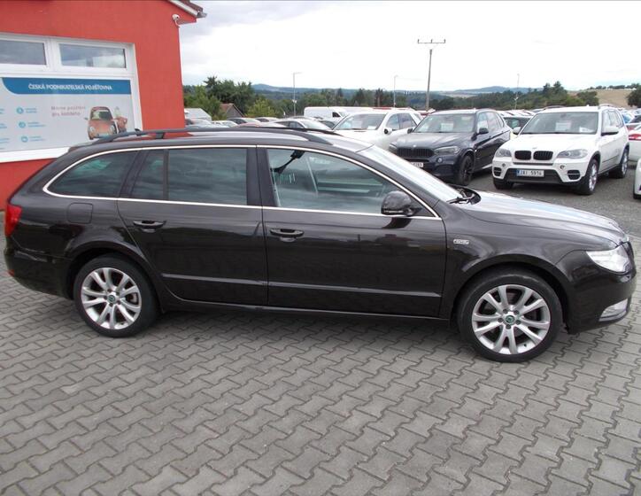 Škoda Superb 9