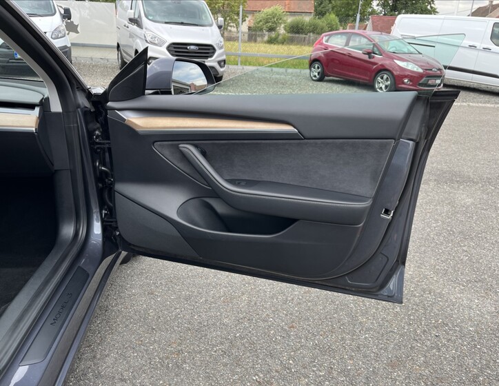 Tesla Model 3 46