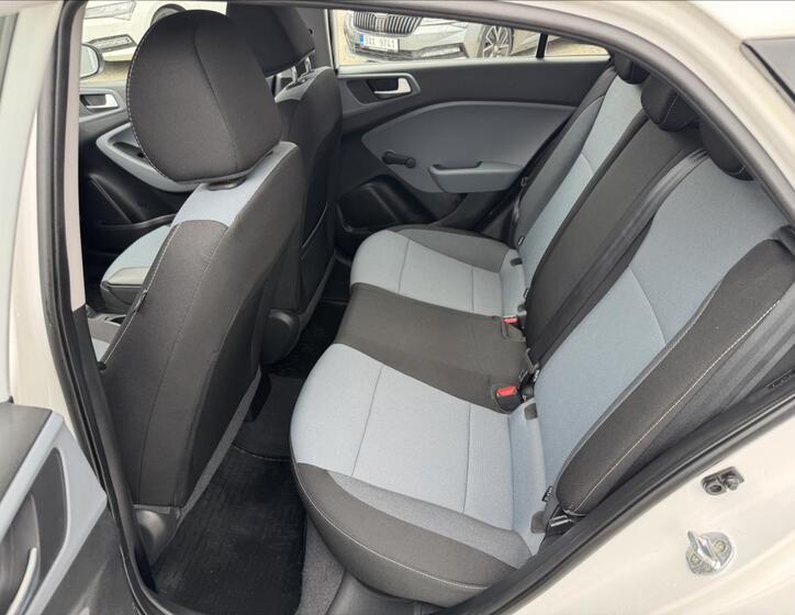 Hyundai i20 10