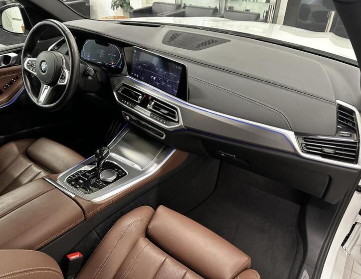 BMW X5 8